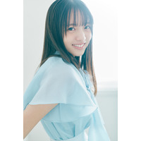 乃木坂46・海邉朱莉、微笑みショットでファン魅了　6期生グラビア企画「Nogizaka Colors」 画像