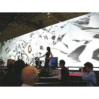 【CEATEC JAPAN 2010 Vol.35】ソニー、迫力の21.7m×4.8mの超巨大3Dディスプレイ 画像