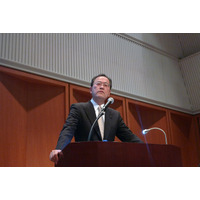 「スマートフォン販売目標は100万台」……KDDI・田中社長、決算発表会にて 画像