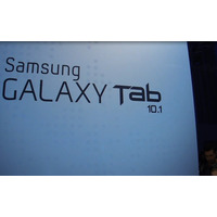 【MWC 2011（Vol.16）】会場は大混雑！Android 3.0搭載「GALAXY Tab 10.1」にも人だかり 画像
