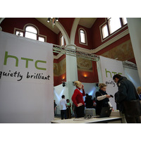 【MWC 2011（Vol.28）】HTC、タッチペン付属のAndroidタブレット「Flyer」を発表 画像