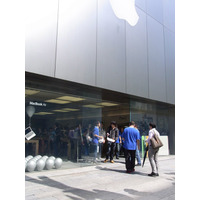 【フォトレポート】「iPad 2」販売開始！アップルストア銀座のようすを写真でチェック 画像