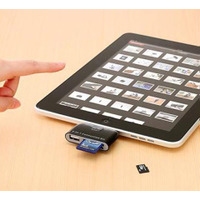 iPad/iPad 2対応のUSBポート付属のSD/microSDカードリーダー 画像