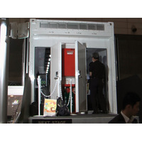 【Interop Tokyo 2011（Vol.23）】日本フルハーフ、実物大の「ISOコンテナデータセンター」を展示 画像