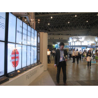 【Interop Tokyo 2011（Vol.34）】会場のノベルティを集めてみた！「LEDライト」や「扇子」「ツボ押し」など様々なグッズ 画像