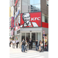 「初めてのバイトはKFCでした」……ほしのあき、ニワトリ姿で猛アピール！ 画像