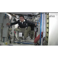 古川さん、ISSで最後のシャトルクルーと対面 画像