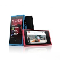 ノキア、Windows Phone搭載の「Lumia 800」「Lumia 710」を発表  画像