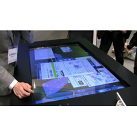 【NEC iEXPO 2011（vol.7）】超巨大！ 机一面がディスプレイの52インチタブレット「X-info Table」   画像