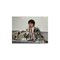 mixi、上場にあわせて東京証券取引所で記者会見〜「自社のサービスを高めていきたい」 画像