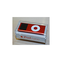 赤いiPod nano、アップルストア各店で販売開始　売上の一部は寄付金に 画像