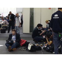 【MWC 2012 Vol.22（動画）】空席を探すのはひと苦労！プレスルームは常に満席状態 画像