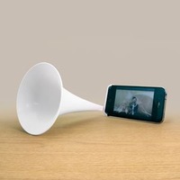 電源不要で再生音を増幅！　iPhone 4S/4用スピーカーアタッチメント 画像