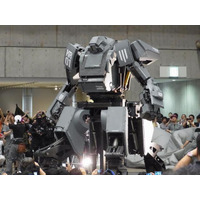 【ワンフェス2012夏】搭乗可能な巨大ロボット「クラタス」、幕張メッセに立つ！ 画像