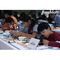 【CEATEC 2012 Vol.3】小学生親子対象、ロボットプログラミング体験 画像