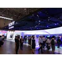 【CEATEC 2012 Vol.21】「CEATEC JAPAN 2012」開幕！人気ブースにはすでに行列も 画像