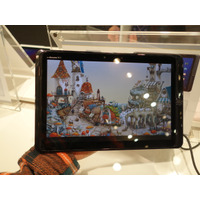 【ドコモ 2012冬モデル】10,000mAh超の大容量バッテリー！10.1型フルHD大画面「ARROWS Tab F-05E」 画像