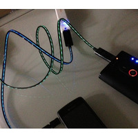 充電中にLEDが走って充電状況を知らせてくれるUSBケーブル  画像