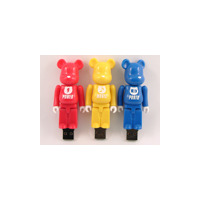 クマ型フィギュア「BE＠RBRICK」がUSBメモリになった！　バーテックスリンク、メディコム・トイとのコラボ製品 画像