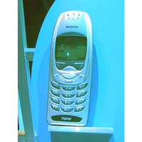 [COMDEX Fall 2002速報（現地19日）]ノキア、Bluetoothを使った車内通話キット「CARK-112」を展示 画像