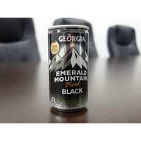 缶コーヒーの“香り”が見える!?……リニューアルした「エメマン ブラック」の正しい楽しみ方 画像