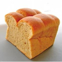 ローソン、糖質とカロリーを抑えた「ブラン」を使ったパンを発売 画像