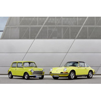 MINI、ポルシェ 911 のデビュー50周年を祝う 画像