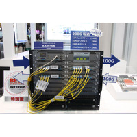 【Interop 2013 Vol.55】ASICとNetwork Processorによるハイブリッドエンジン搭載100Gルータ……アラクサラ 画像