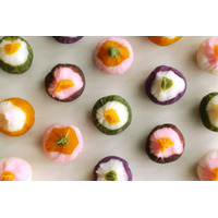 ミナ・ペルホネンとHIGASHIYAがコラボ……野花のような和菓子 画像