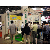 【Interpets 2013 Vol.3】テルモ、ペットの臭い対策に車載用消臭専用機を展示 画像