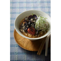 「サッポロ一番 みそラーメン」のレシピ本登場！社員の裏レシピも 画像