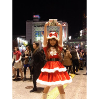 しょこたん、サンタ姿で渋谷の街に降臨！ 画像