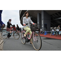 ヤマハの新型電動アシスト自転車、トリプルセンサーで滑らかなアシスト 画像