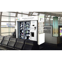 スマホアクセサリー専用の自販機が羽田空港に登場！ 画像