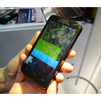 【MWC 2014 Vol.62】仏SunPartnerが光で充電・データ通信ができるパネル技術を展示 画像