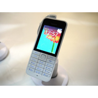 【MWC 2014 Vol.64(動画)】29ユーロの新興国向けフィーチャーフォン、Nokia 220 画像