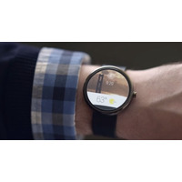 Google、ウェアラブル端末向けプラットフォーム「Android Wear」発表……Motorola、LGが今夏にも腕時計型端末を発売 画像