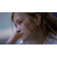 ローラ、“涙”の演技を初披露……普段とは違うシリアスな一面にスタッフも驚き 画像