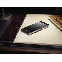 英国Vertu、115万円の超高級スマートフォン「Vertu Signature Touch」を発表 画像
