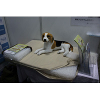 【Interpets 2014 Vol.21】近江化成工業、老犬の床ずれ防止のためのドッグケアマット 画像