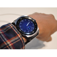【IFA 2014】LG、アナログ時計感覚で身につけられる「LG G Watch R」に熱視線 画像
