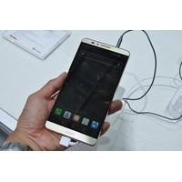 【IFA 2014】ファーウェイの最新スマホはセルフィー撮影機能を強化……8コアの「Ascend Mate 7」など展示 画像