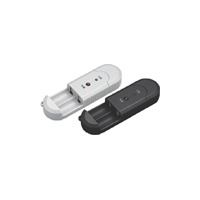 USBポートで充電池を充電できる！　ブラック/ホワイトの2モデル 画像