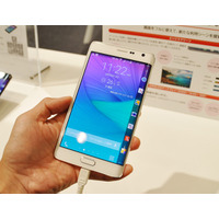 NTTドコモ、側面に曲面ディスプレイを配した話題のモデル「GALAXY Note Edge SC-01G」 画像