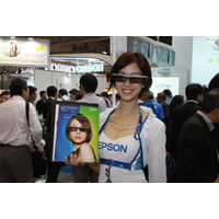 【CEATEC 2014　Vol.27】ルービックキューブを完成させるメガネ――エプソン「MOVERIO」 画像