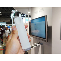 【CEATEC 2014 Vol.30】NTTドコモ、情報を「触覚」で伝えるコミュニケーション端末「YUBI NAVI」を試作 画像