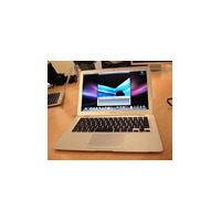 【フォトレポート】アップルの超薄型ノートPC「MacBook Air」を早速見てきました 画像