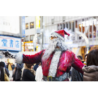 渋谷に現れたサンタクロースの正体が判明！ SeeByChloeのクリスマスキャンペーン 画像