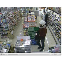 埼玉県警がコンビニ強盗事件の被疑者動画を公開 画像