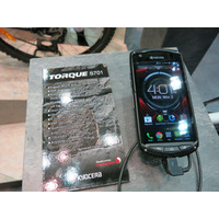 【MWC 2015 Vol.41】京セラが欧州参入第1弾の高性能スマホ「TORQUE」を展示 画像